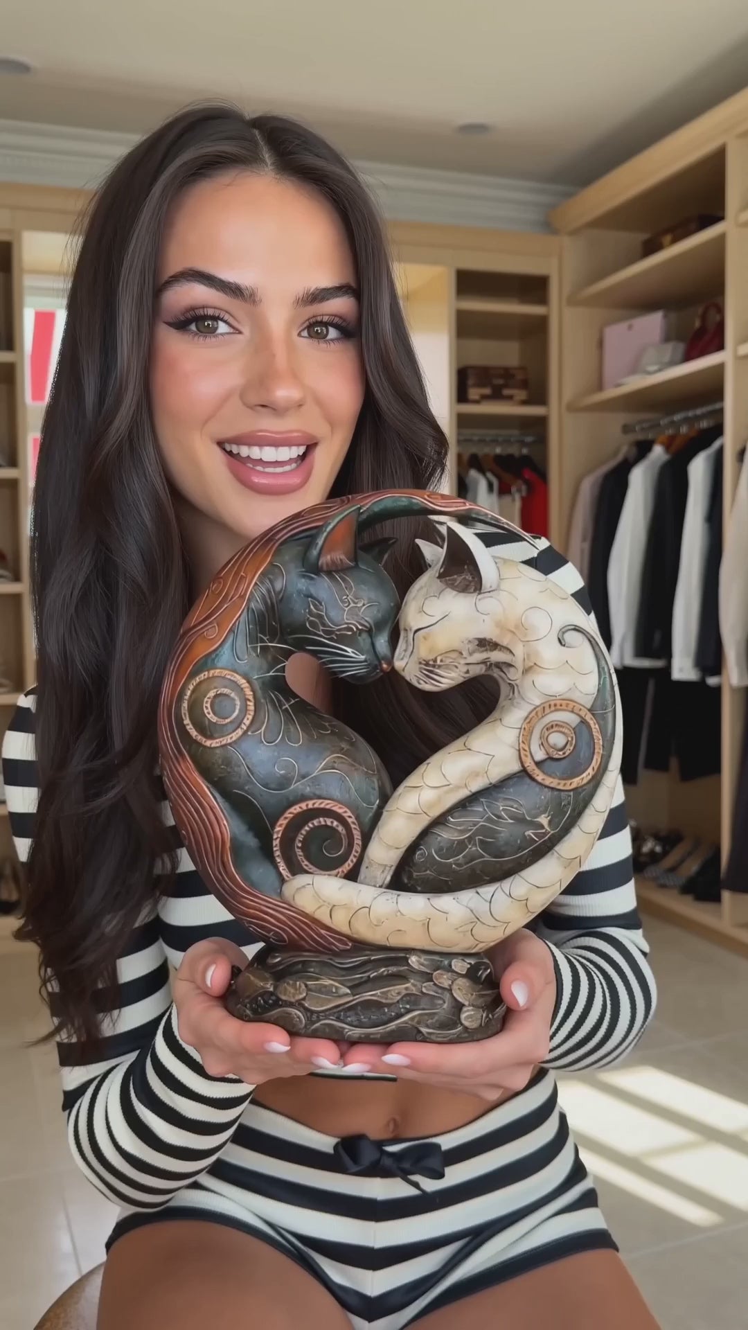 MERRUNE Egyptian Cat Statue — UGC video used on TikTok, showing the black-and-ivory intertwined cat sculpture.